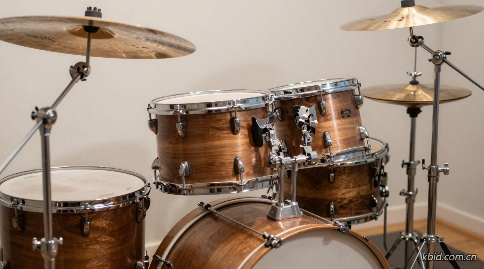 专业鼓音源中的多力度分层与循环采样原理